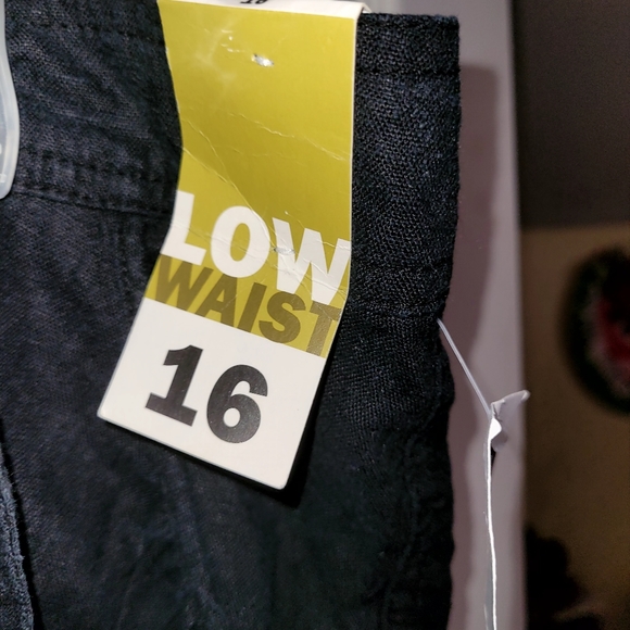 Shorts - Picture 2 of 3